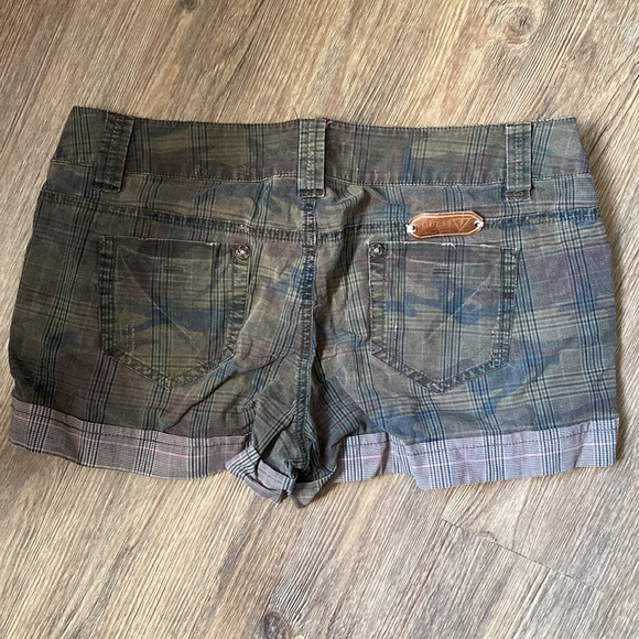 Camo shorts - Picture 2 of 5
